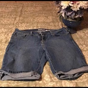 Levi’s 115 women’s jean shorts 👖